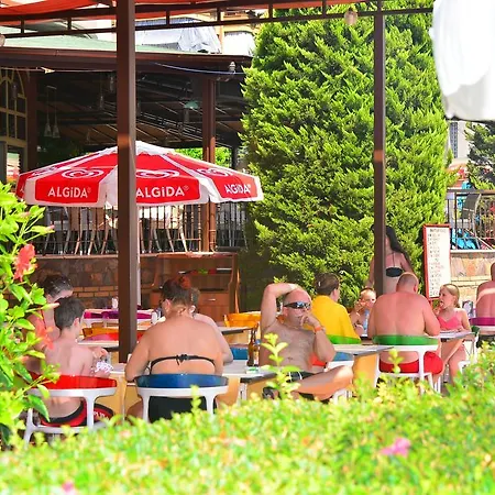 希达尔俱乐部公寓式酒店 4* 阿拉尼亚